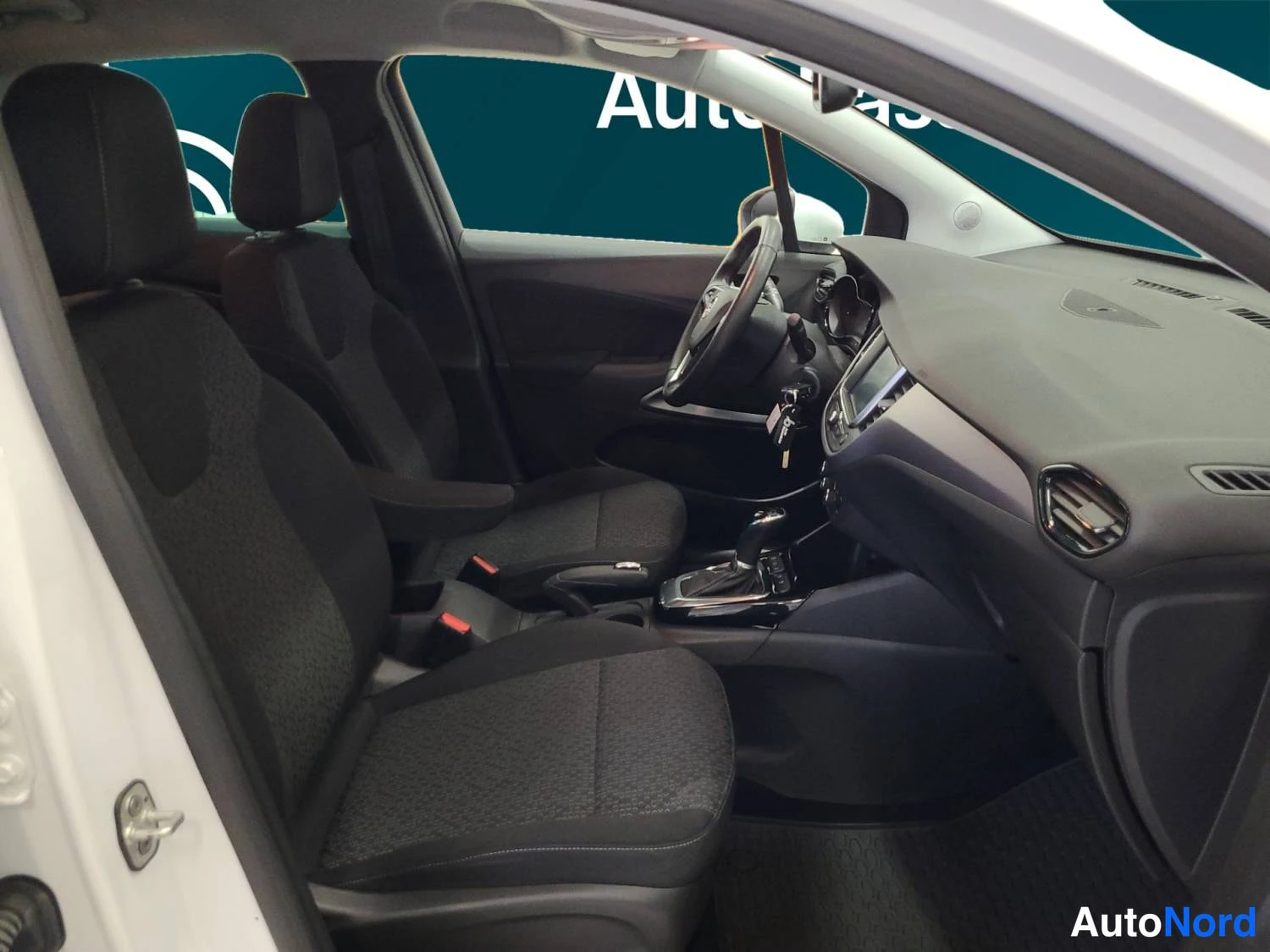 Valkoinen Opel Crossland x 2020, kuva 14