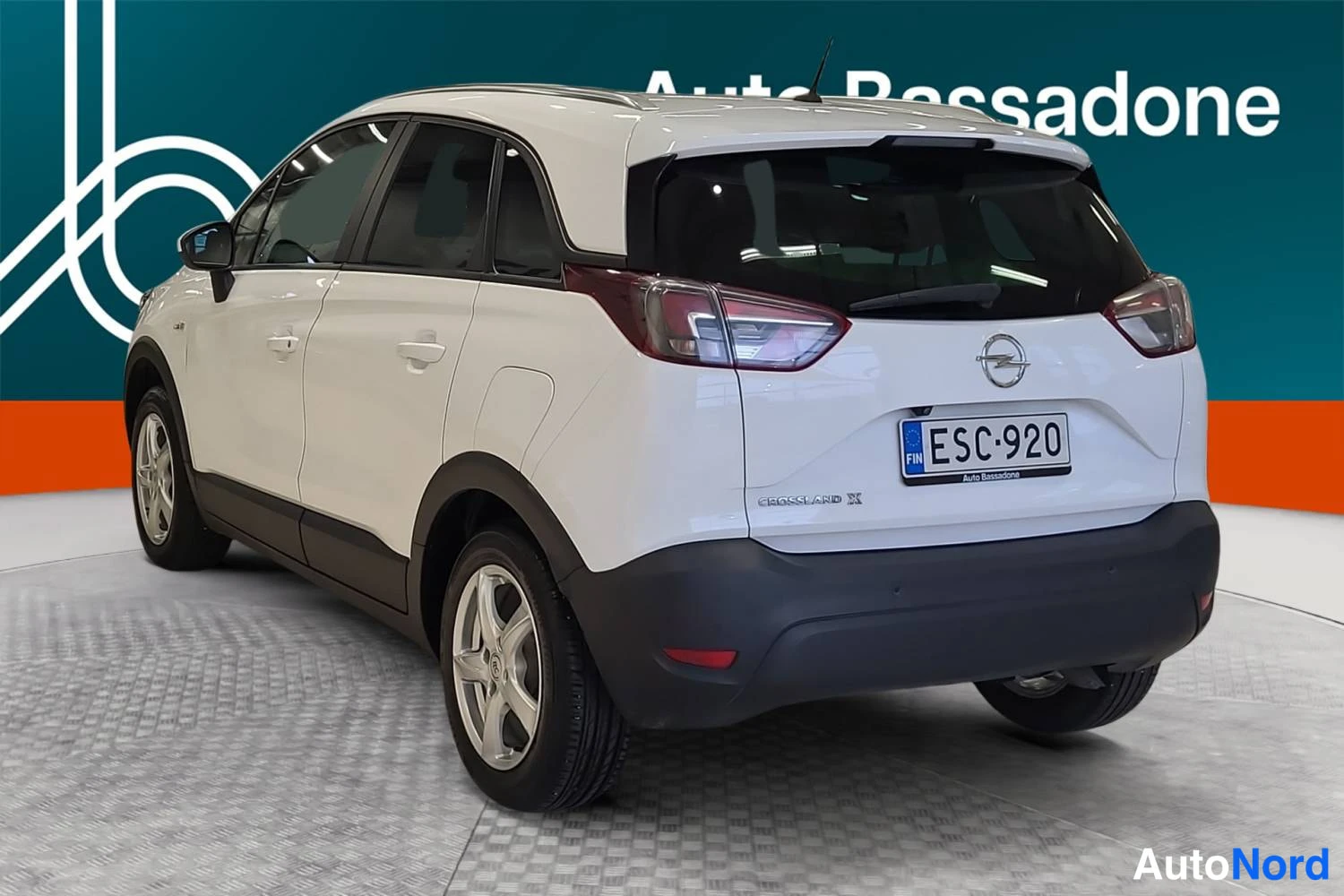 Valkoinen Opel Crossland x 2020, takaviisto, kuva 7