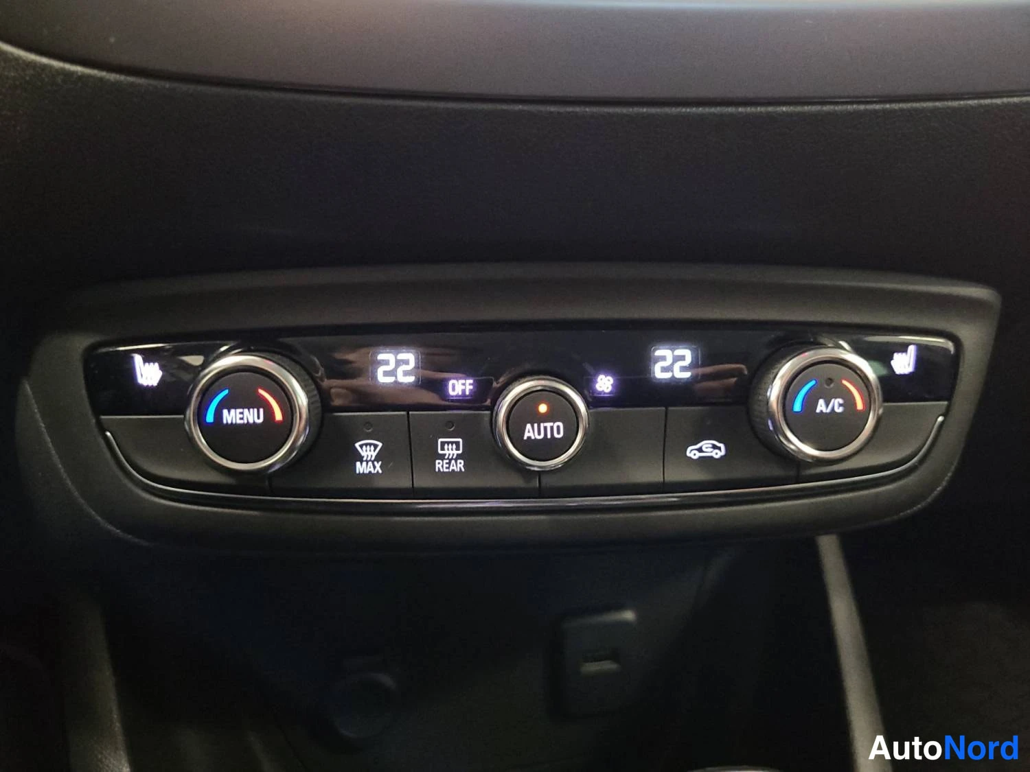 Valkoinen Opel Crossland x 2020, kuva 20