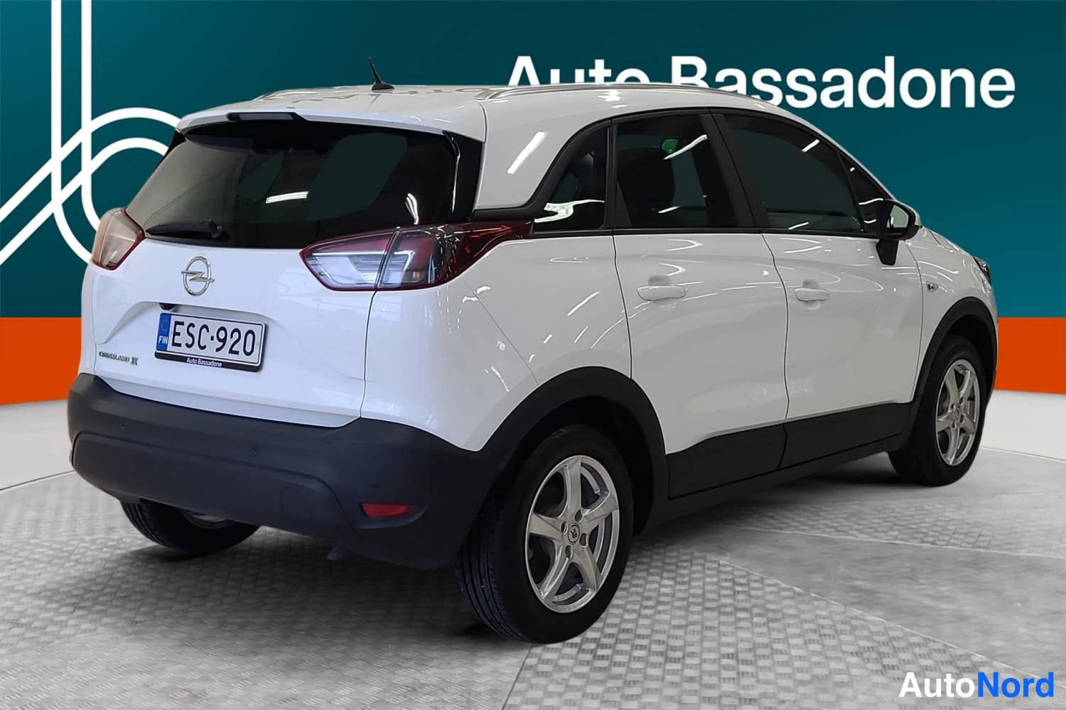 Valkoinen Opel Crossland x 2020, takaviisto, kuva 8