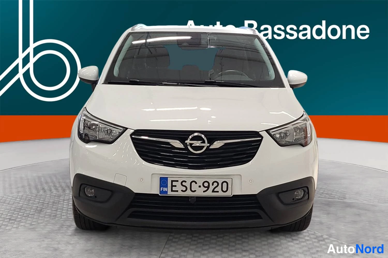 Valkoinen Opel Crossland x 2020, edestä, kuva 4