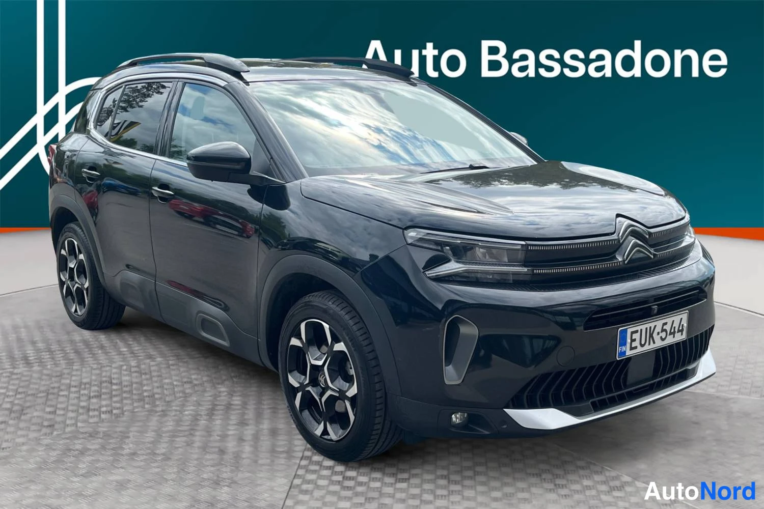 Musta Citroen C5 aircross 2022, etuviisto, keula oikealle, kuva 2