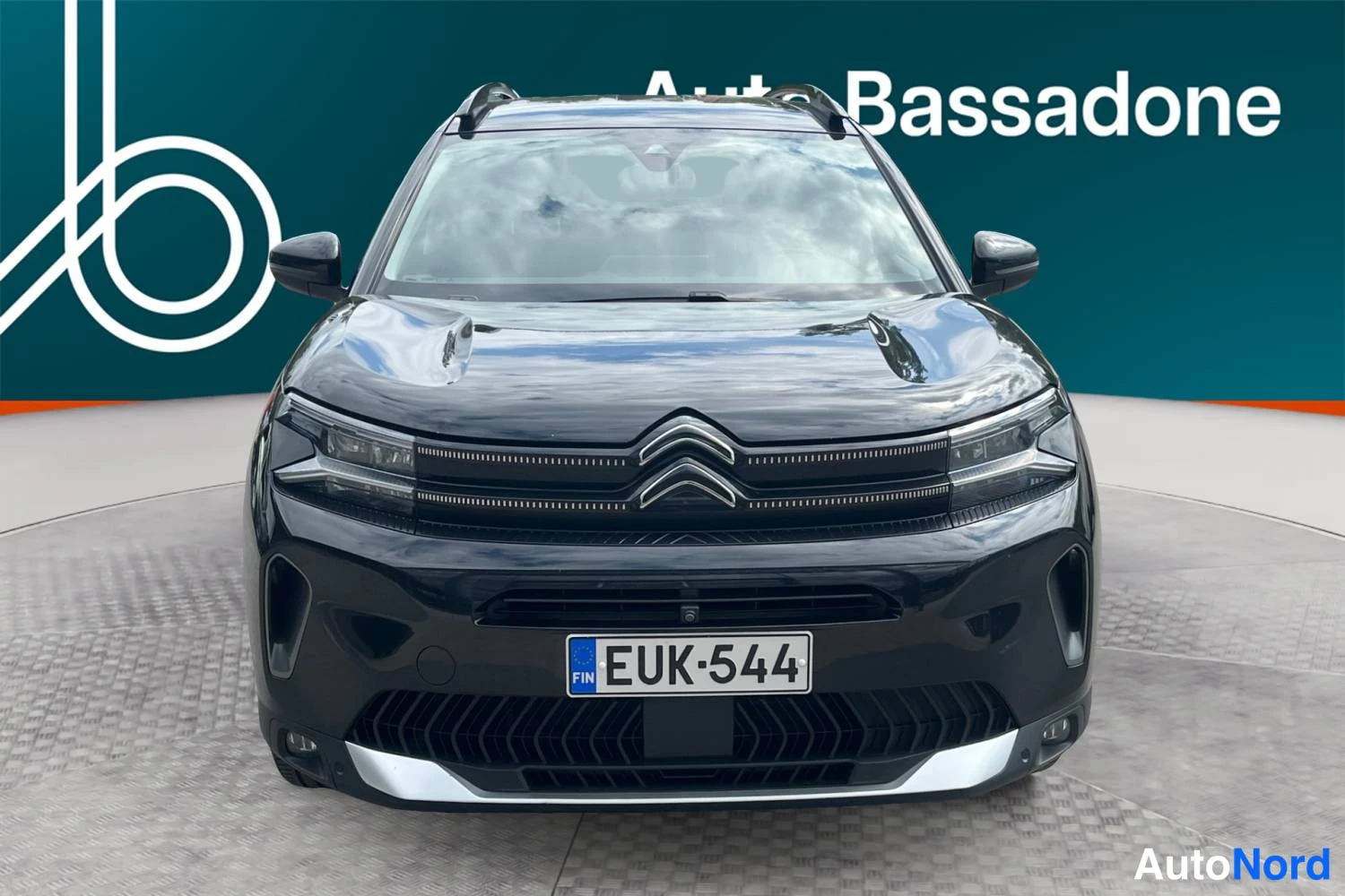 Musta Citroen C5 aircross 2022, edestä, kuva 3