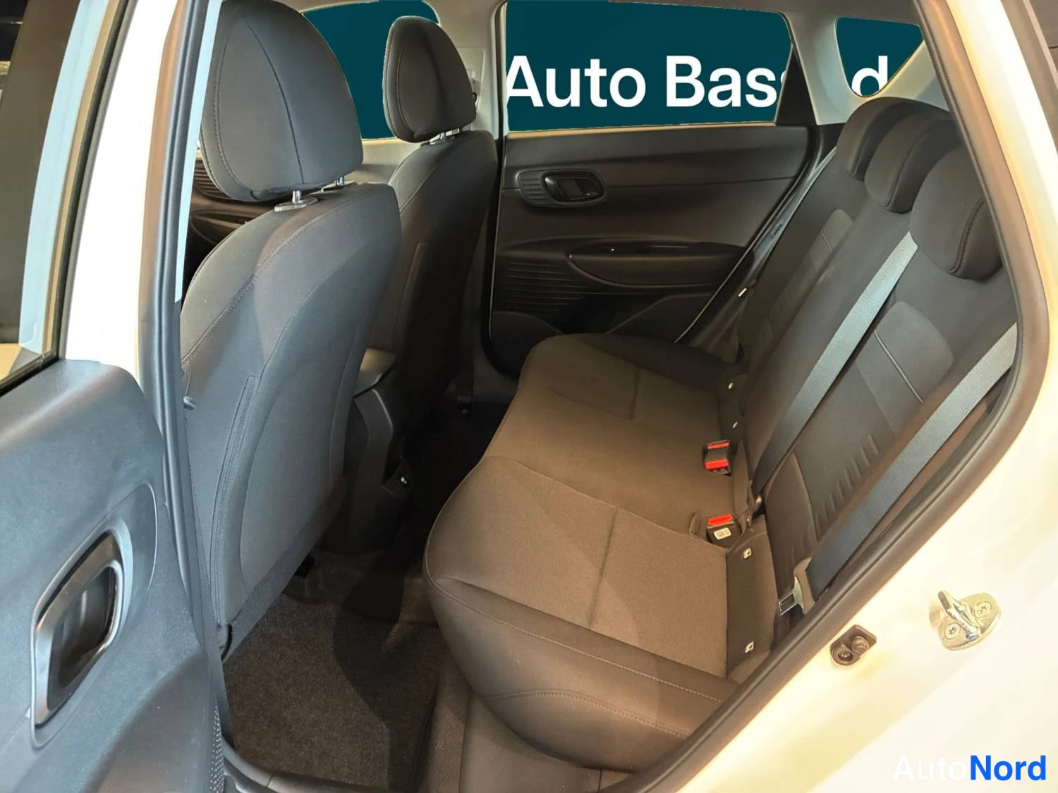 Valkoinen Hyundai Bayon 2026, kuva 14