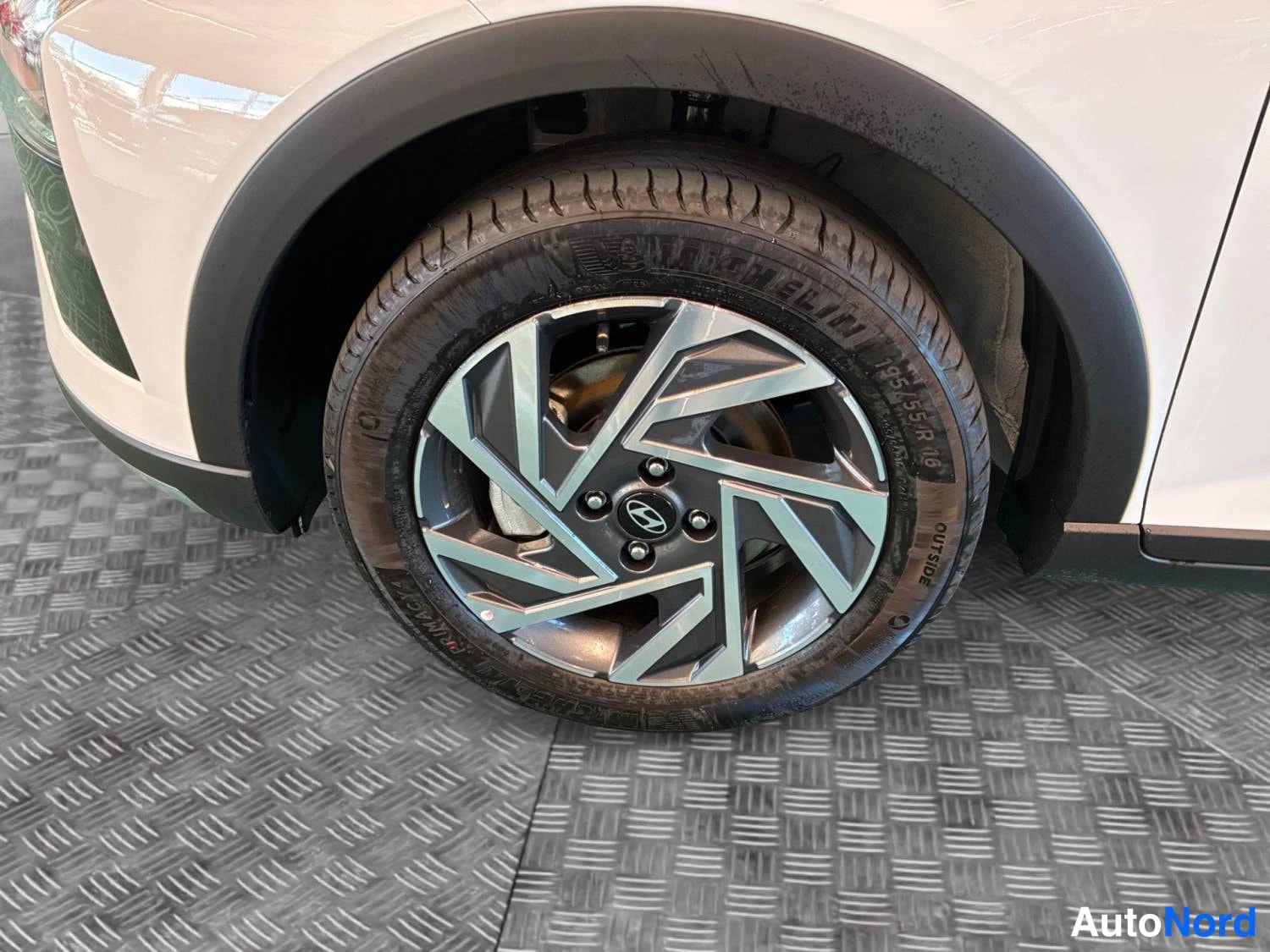 Valkoinen Hyundai Bayon 2026, sivulta, kuva 6