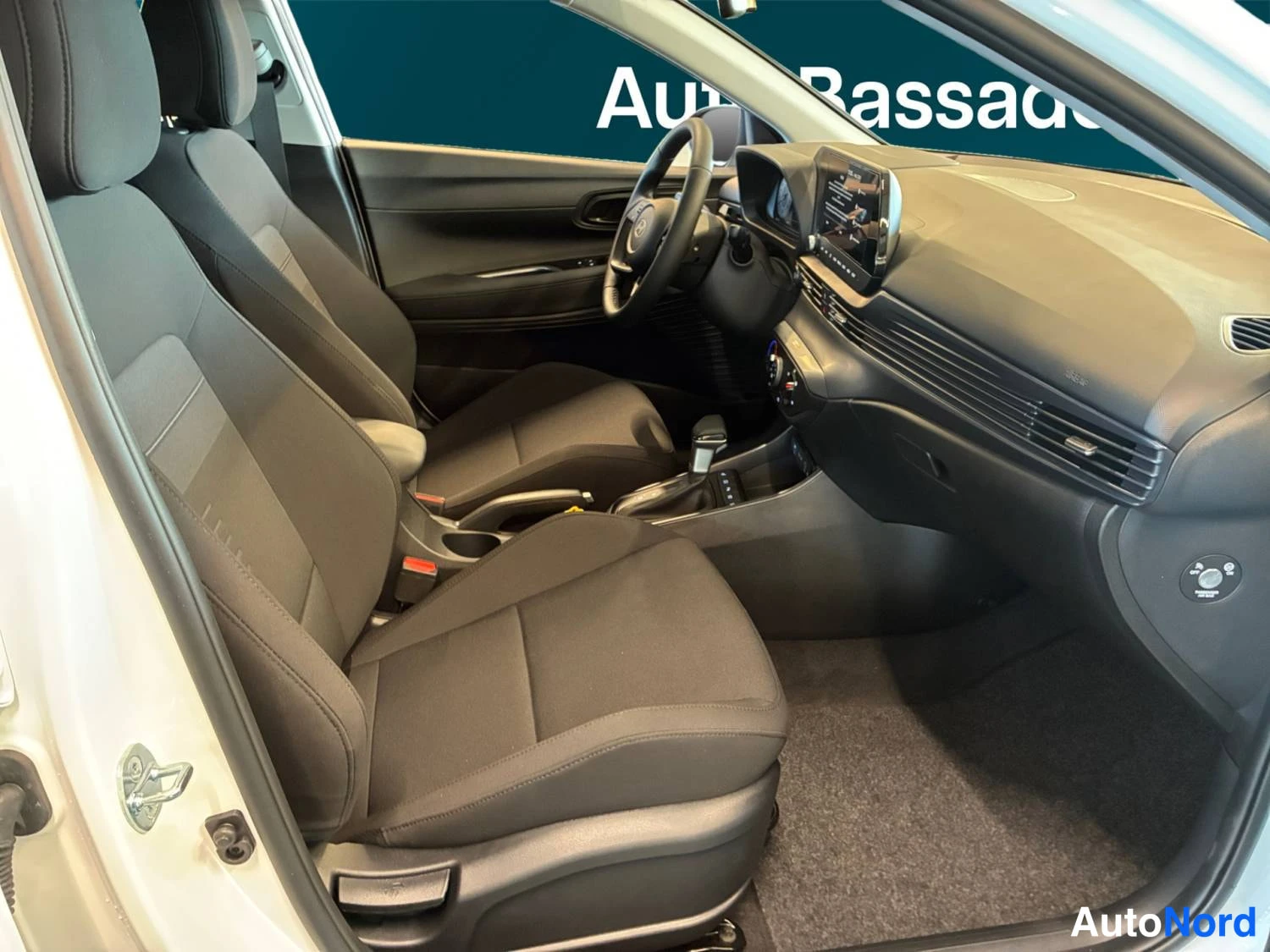 Valkoinen Hyundai Bayon 2026, kuva 15