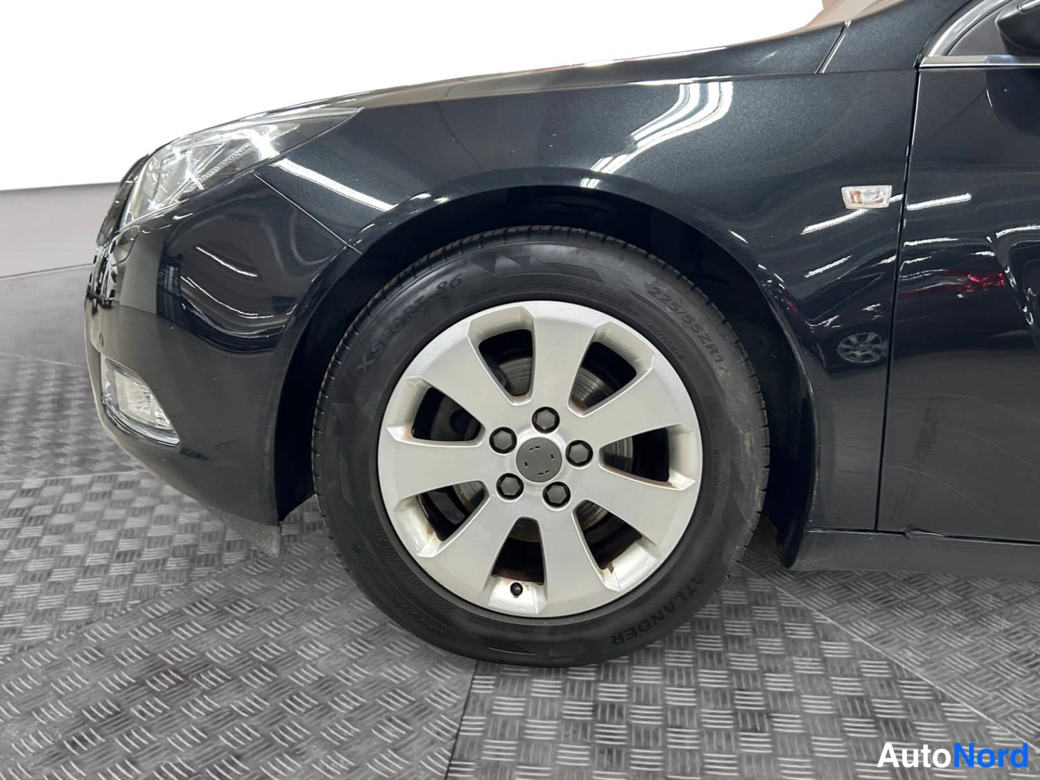 Musta Opel Insignia 2013, etuviisto, keula vasemmalle, kuva 2