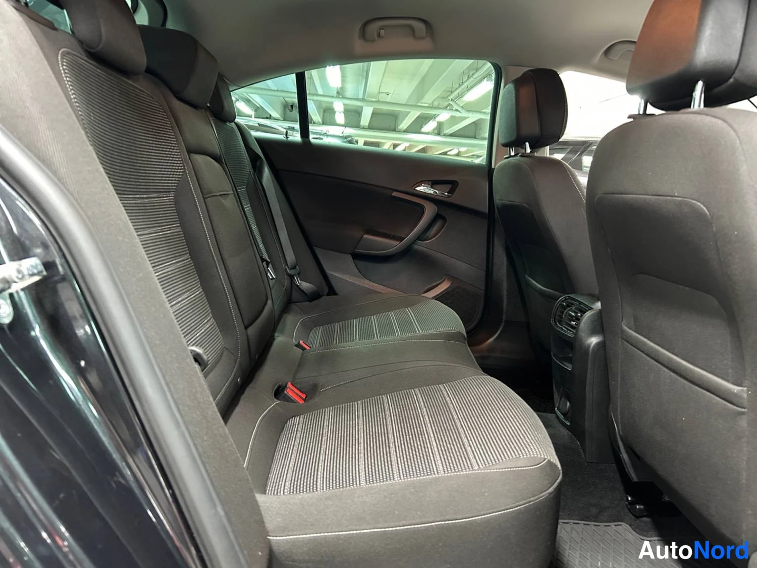 Musta Opel Insignia 2013, kuva 16