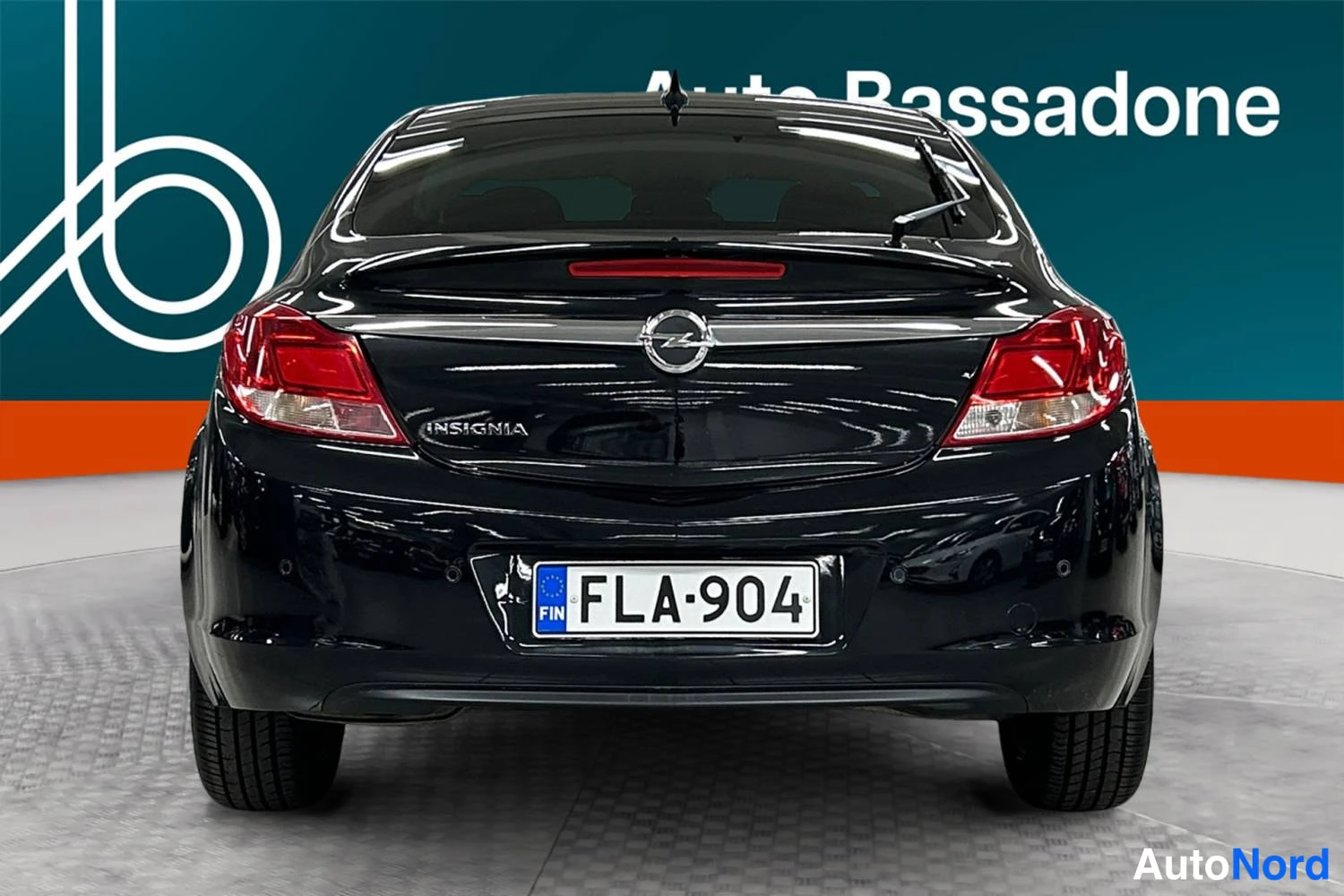 Musta Opel Insignia 2013, takaa, kuva 8