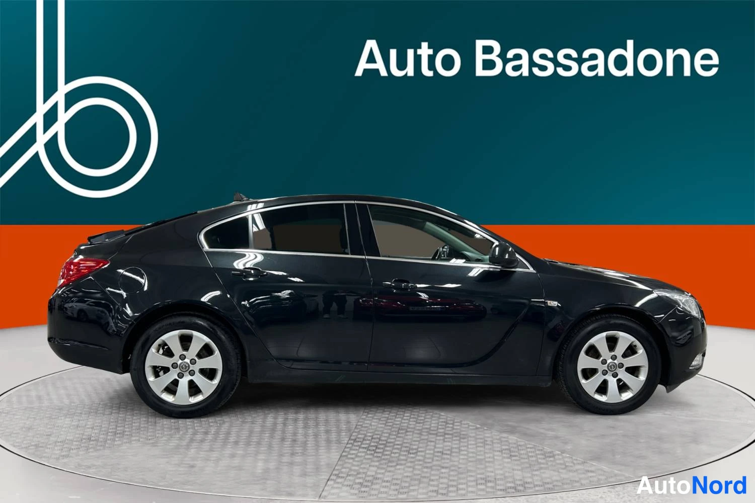 Musta Opel Insignia 2013, sivulta, kuva 6