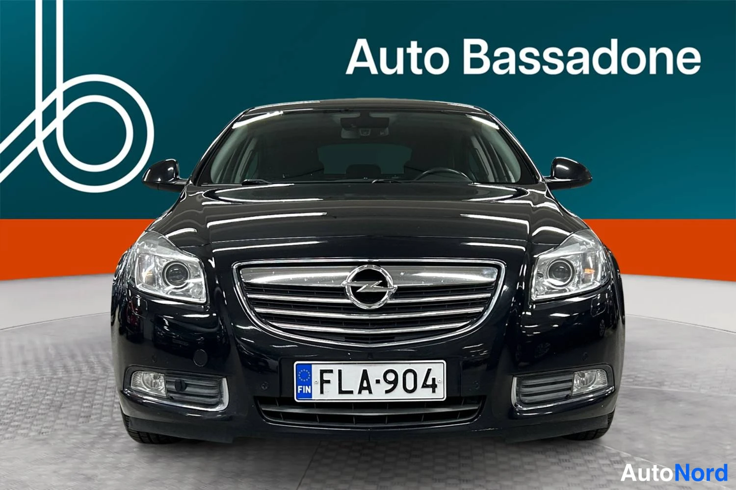 Musta Opel Insignia 2013, edestä, kuva 4