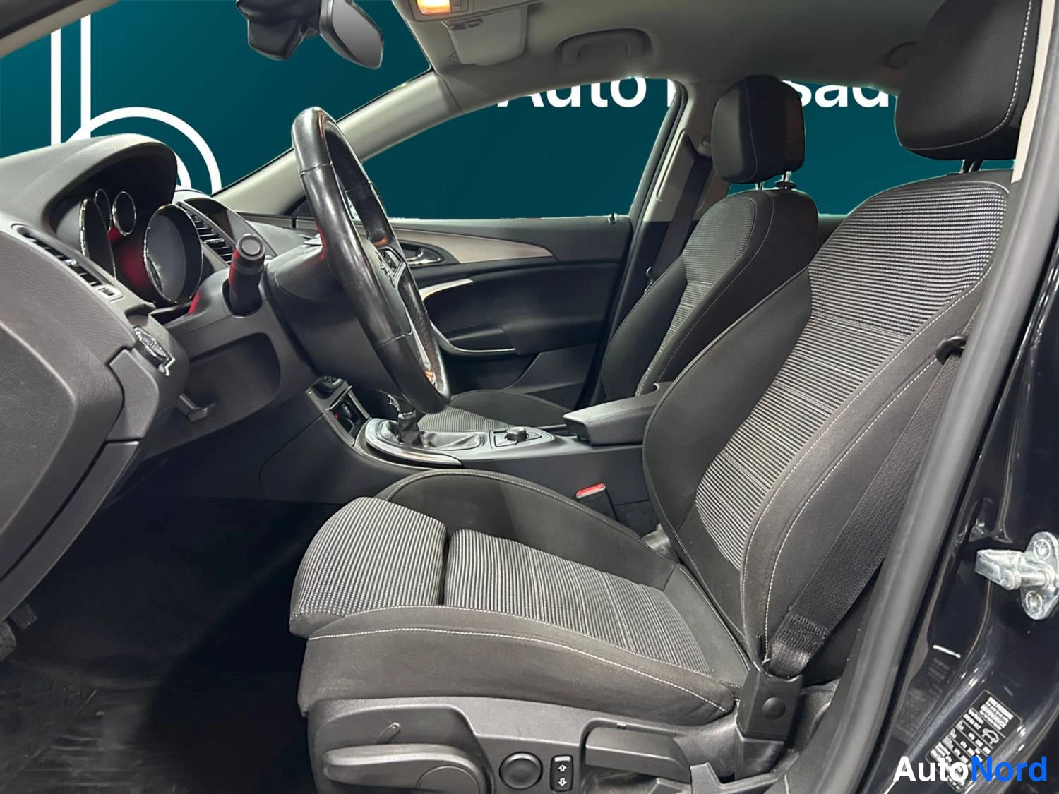 Musta Opel Insignia 2013, kuva 10
