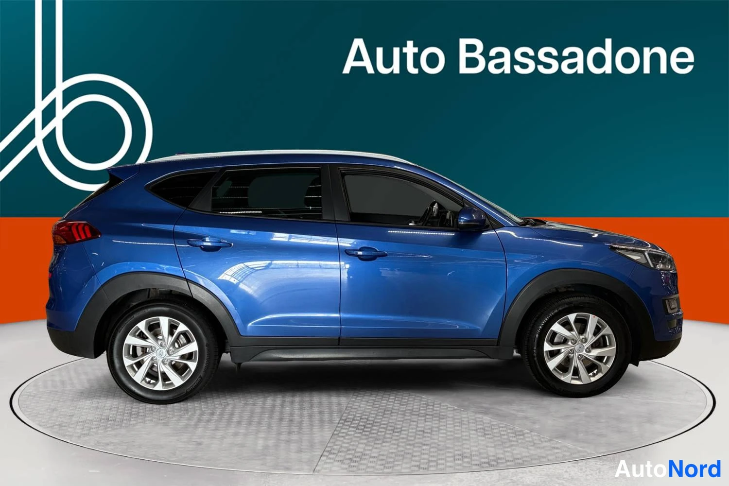 Sininen Hyundai Tucson 2019, etuviisto, keula oikealle, kuva 2
