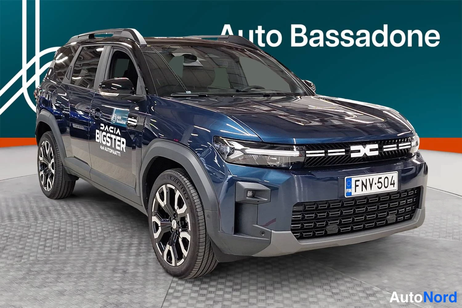 Sininen Dacia Bigster 2026, etuviisto, keula oikealle, kuva 2