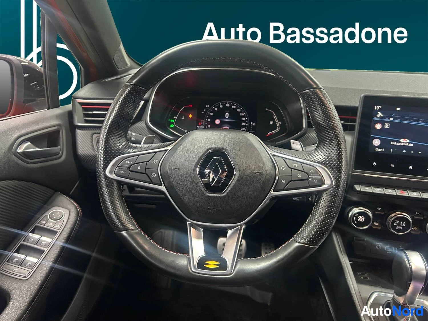 Oranssi Renault Clio 2020, kuva 20