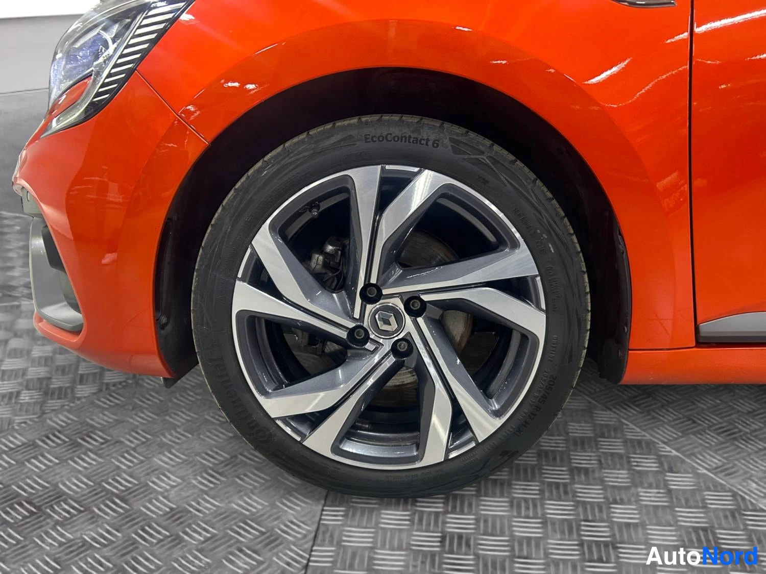 Oranssi Renault Clio 2020, etuviisto, keula vasemmalle, kuva 3