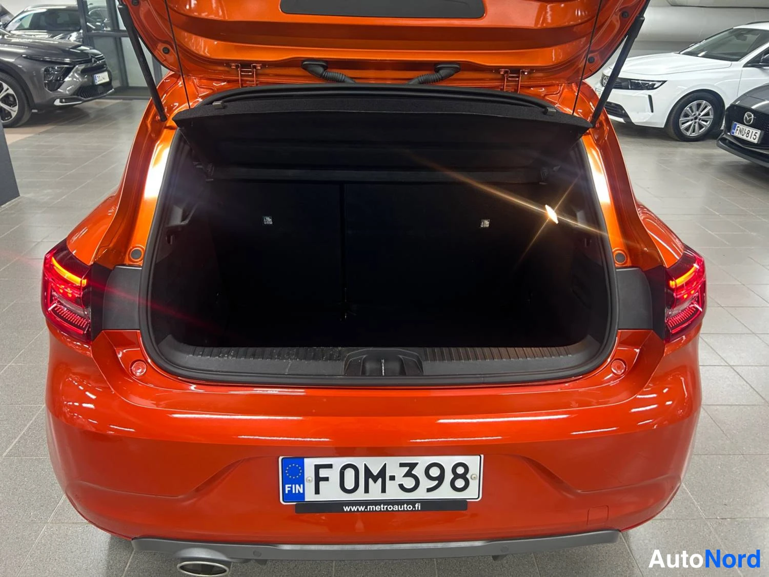 Oranssi Renault Clio 2020, takaa, kuva 9