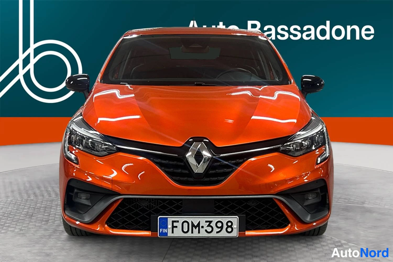 Oranssi Renault Clio 2020, edestä, kuva 4