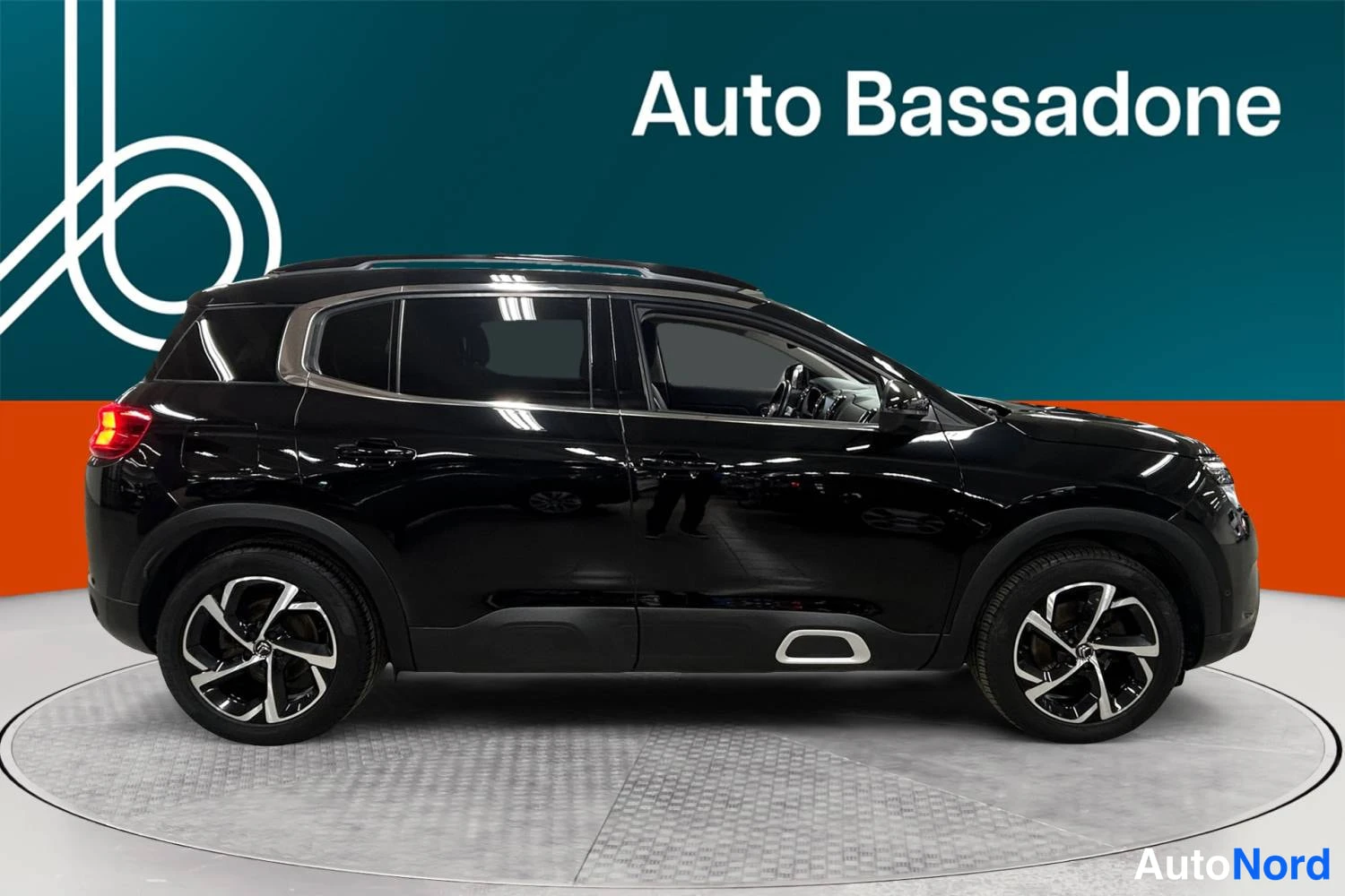 Musta Citroen C5 aircross 2021, sivulta, kuva 5