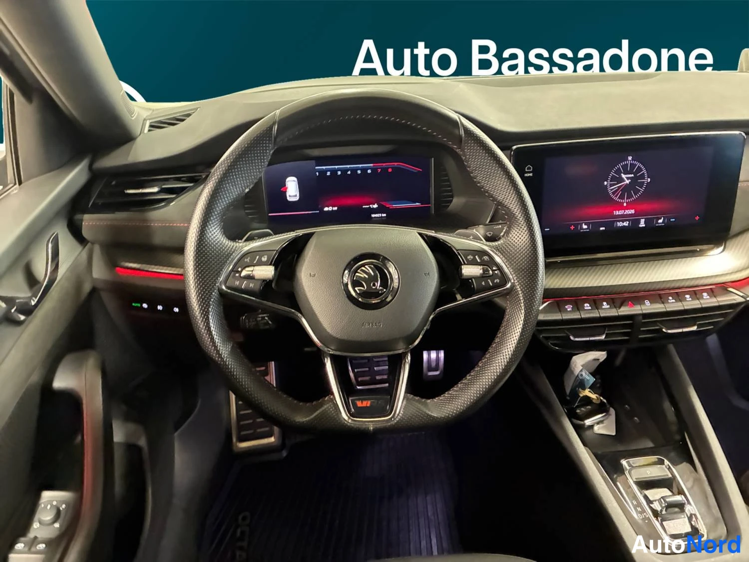 Harmaa Skoda Octavia 2021, kuva 30