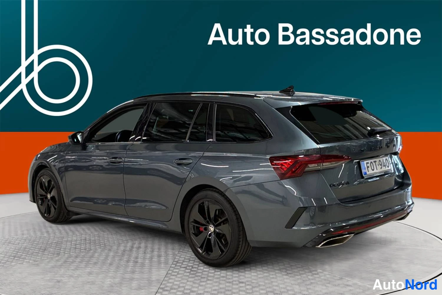 Harmaa Skoda Octavia 2021, takaviisto, kuva 7