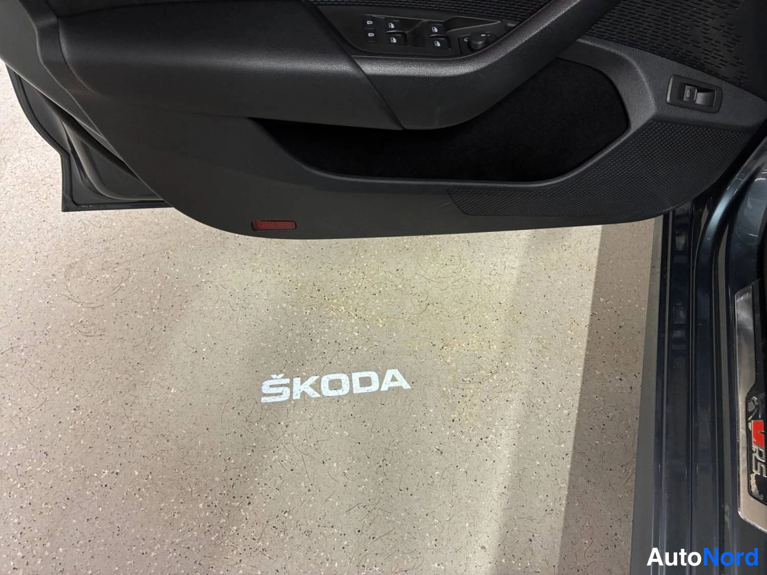 Harmaa Skoda Octavia 2021, kuva 15