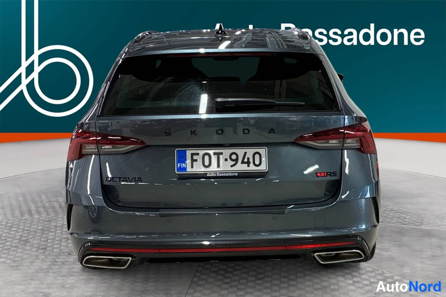 Harmaa Skoda Octavia 2021, takaa, kuva 9