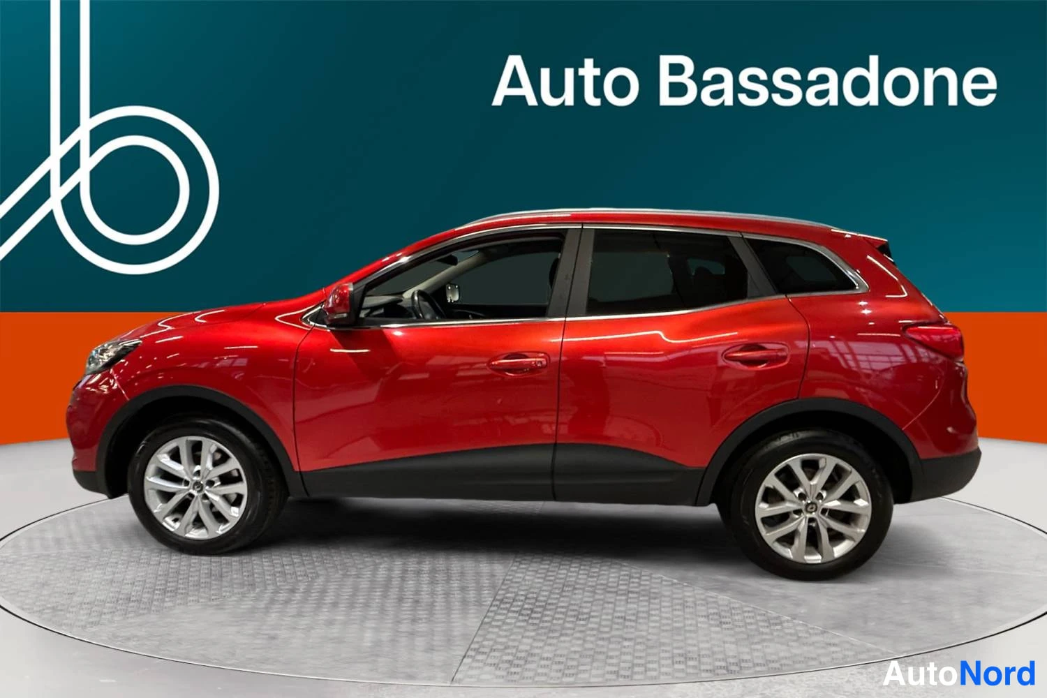 Punainen Renault Kadjar 2020, sivulta, kuva 4