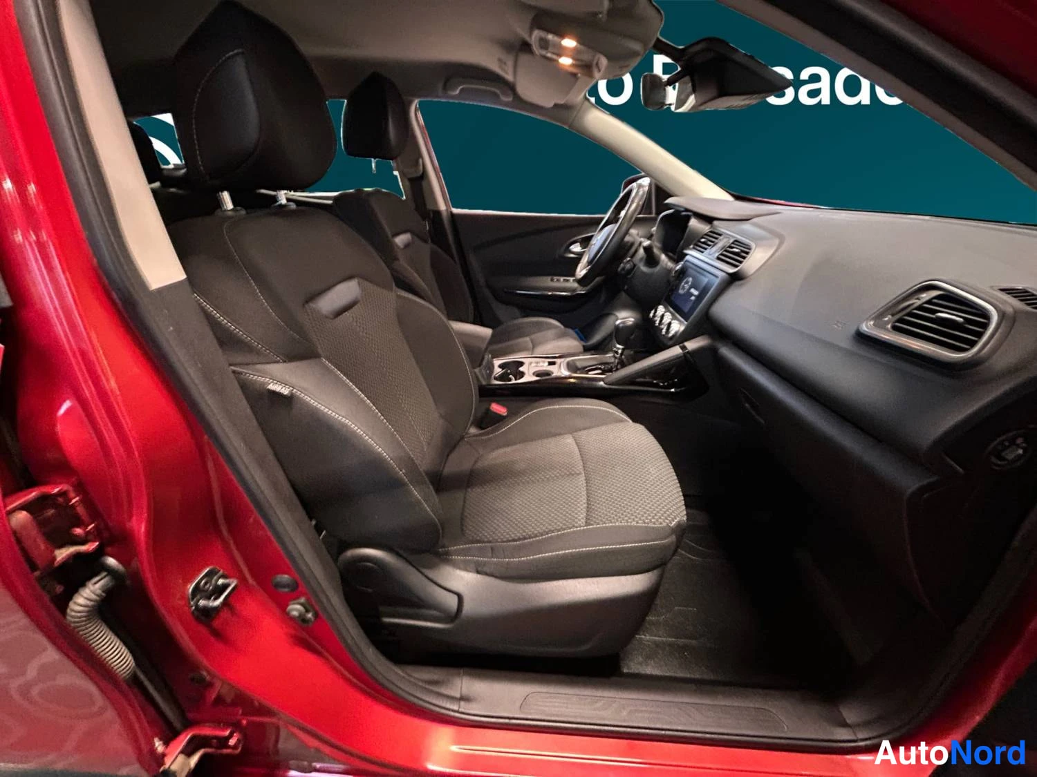 Punainen Renault Kadjar 2020, kuva 11