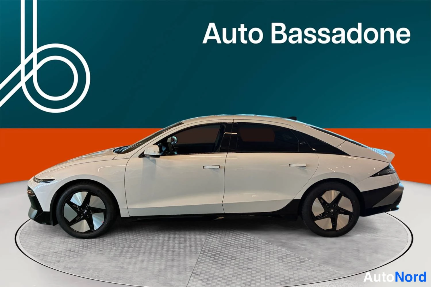 Valkoinen Hyundai Ioniq 6 2026, sivulta, kuva 4