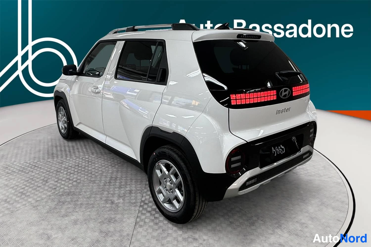 Valkoinen Hyundai Inster 2026, takaviisto, kuva 6