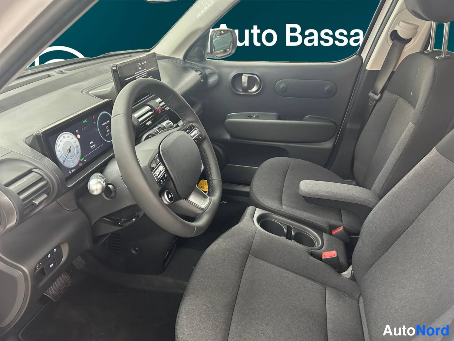 Valkoinen Hyundai Inster 2026, kuva 12