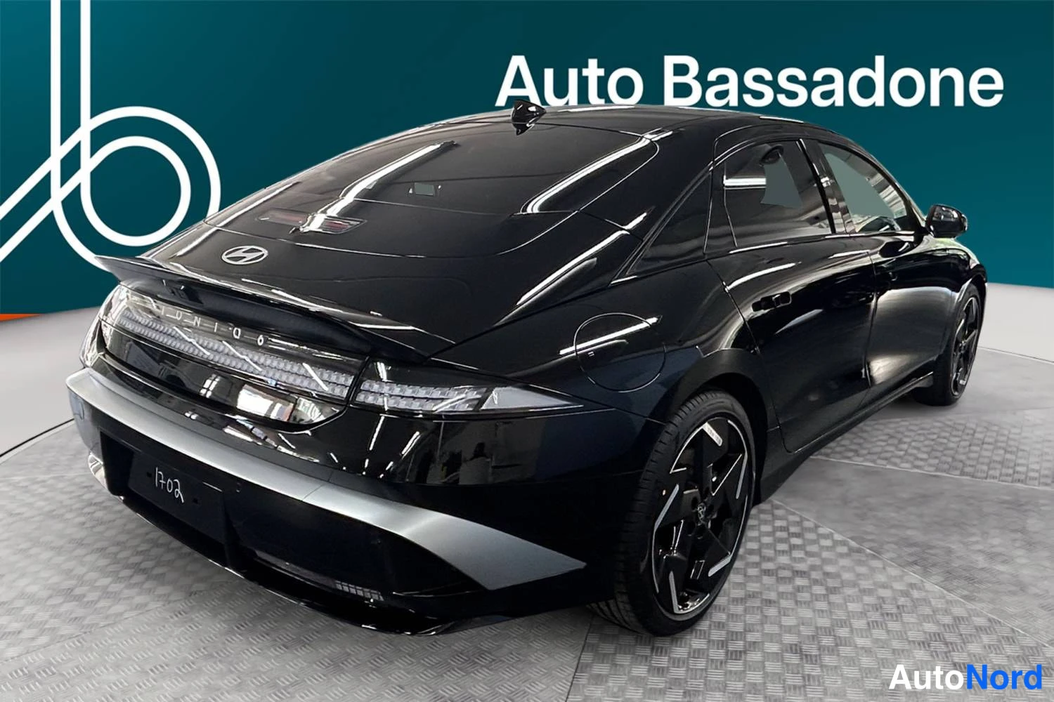 Musta Hyundai Ioniq 6 2026, takaviisto, kuva 4