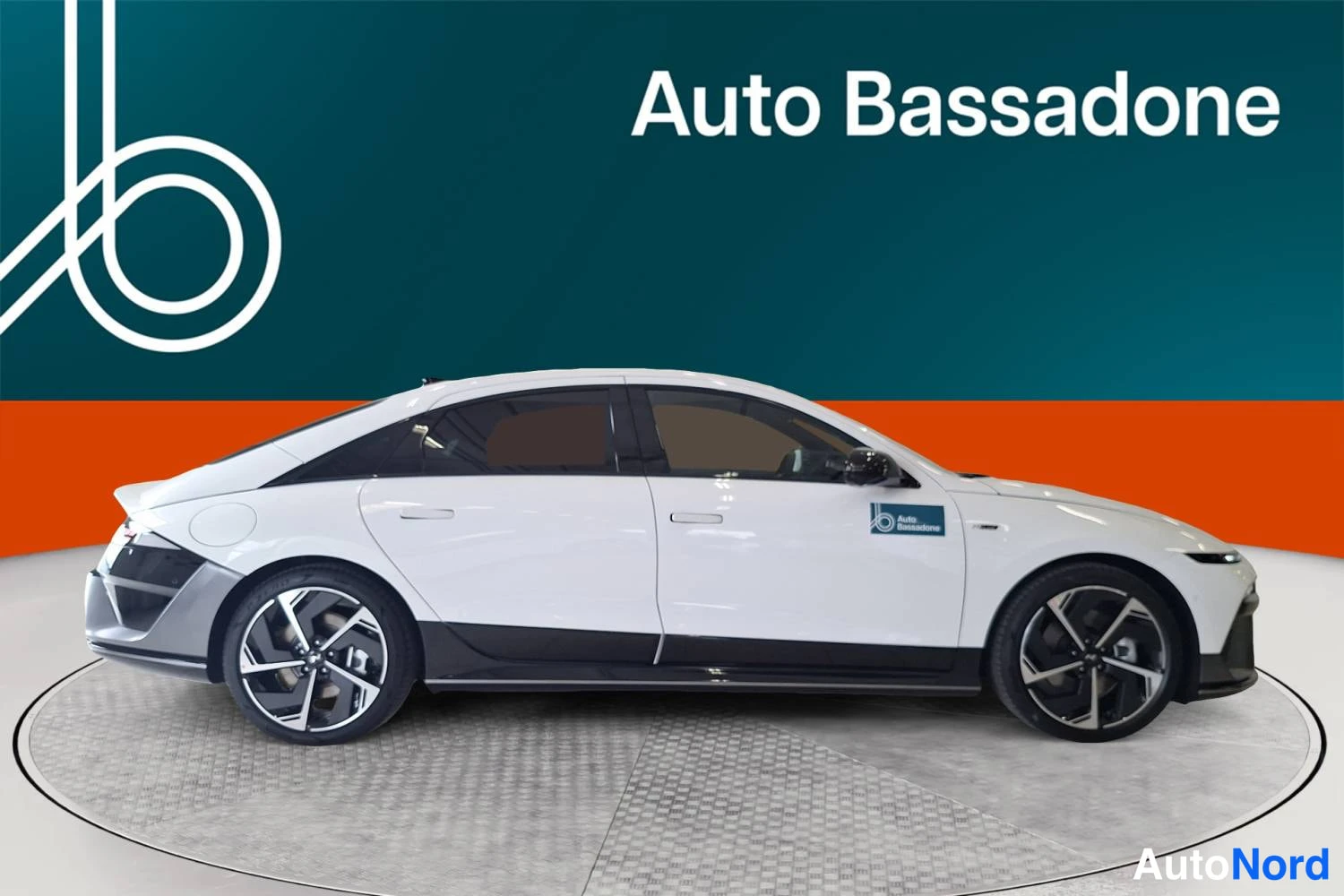 Valkoinen Hyundai Ioniq 6 2026, sivulta, kuva 6