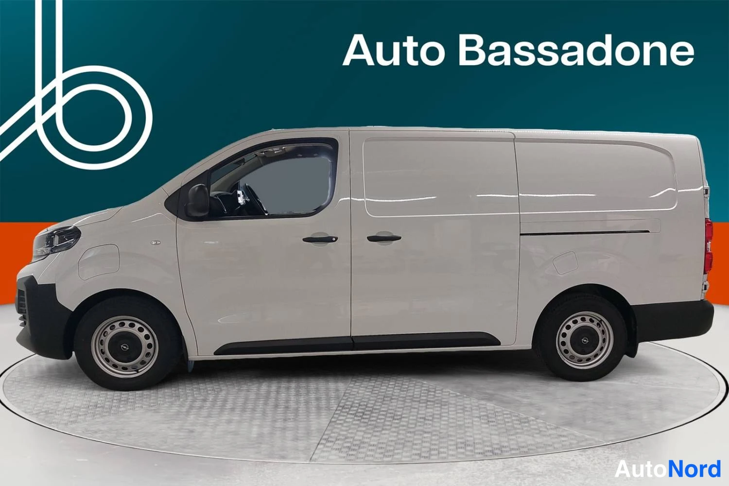 Valkoinen Opel Vivaro 2025, sivulta, kuva 5