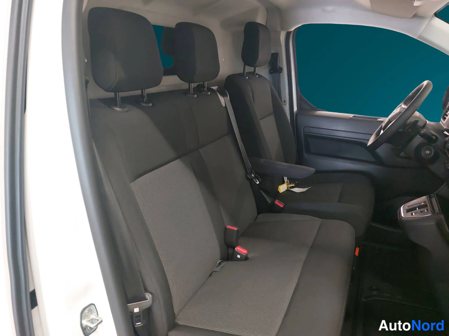 Valkoinen Opel Vivaro 2025, kuva 14