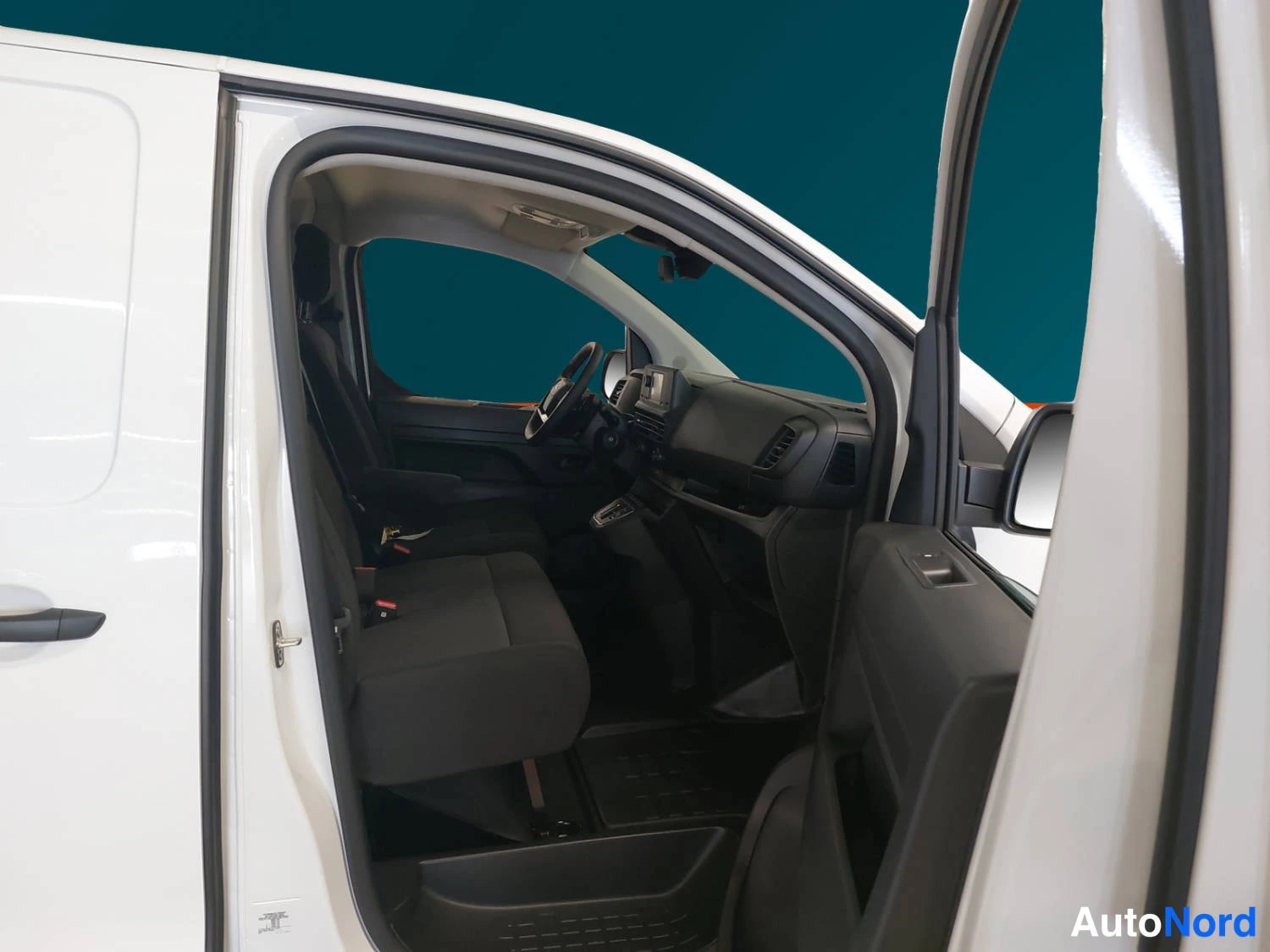 Valkoinen Opel Vivaro 2025, kuva 16