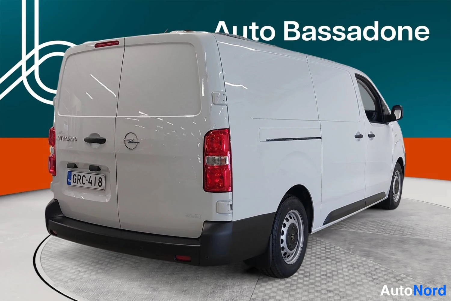 Valkoinen Opel Vivaro 2025, takaviisto, kuva 6