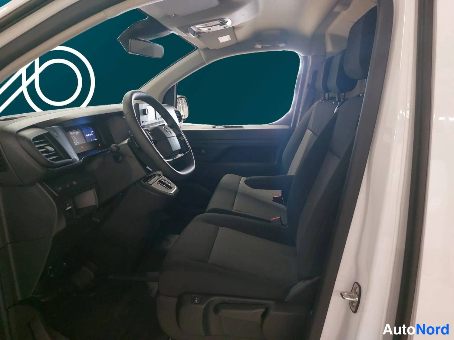 Valkoinen Opel Vivaro 2025, kuva 10