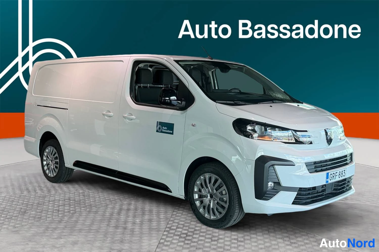 Valkoinen Peugeot Expert 2026, etuviisto, keula oikealle, kuva 3