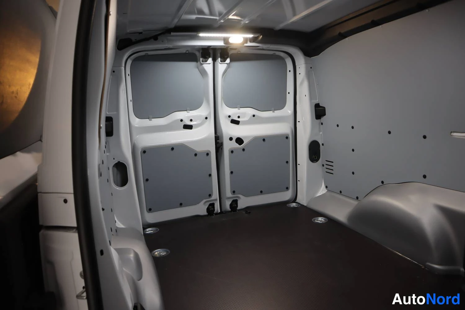 Valkoinen Fiat Scudo 2025, kuva 25