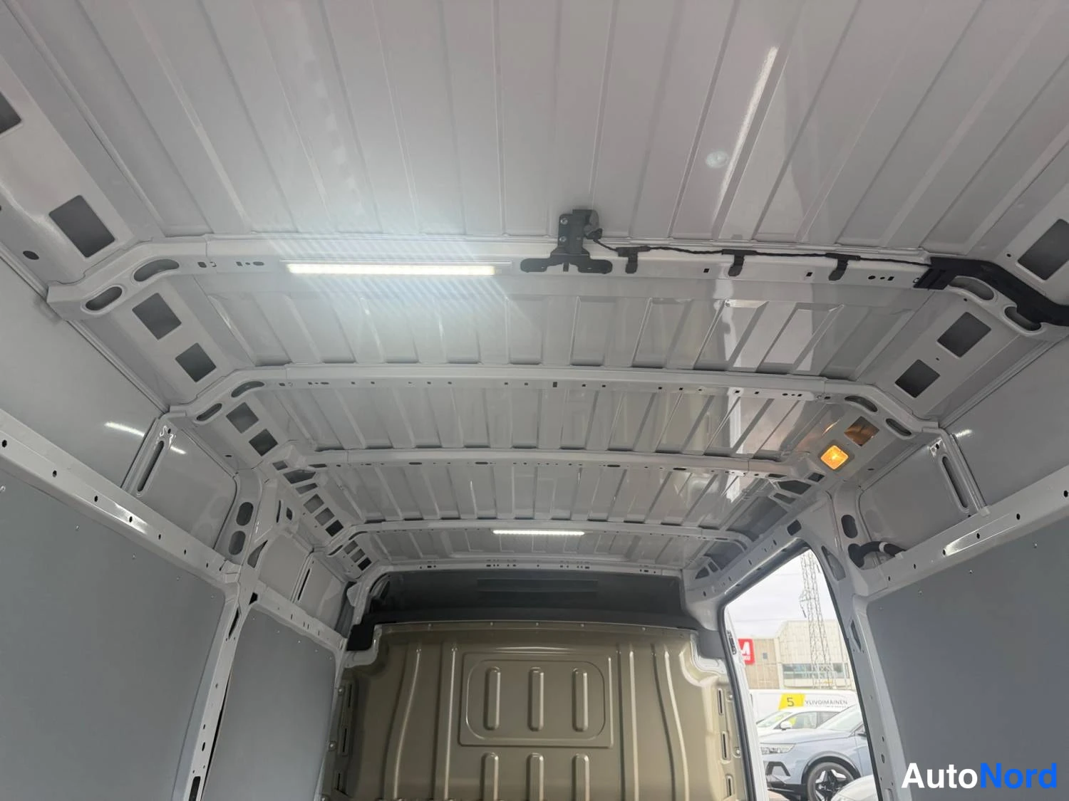 Valkoinen Fiat Ducato 2026, kuva 19