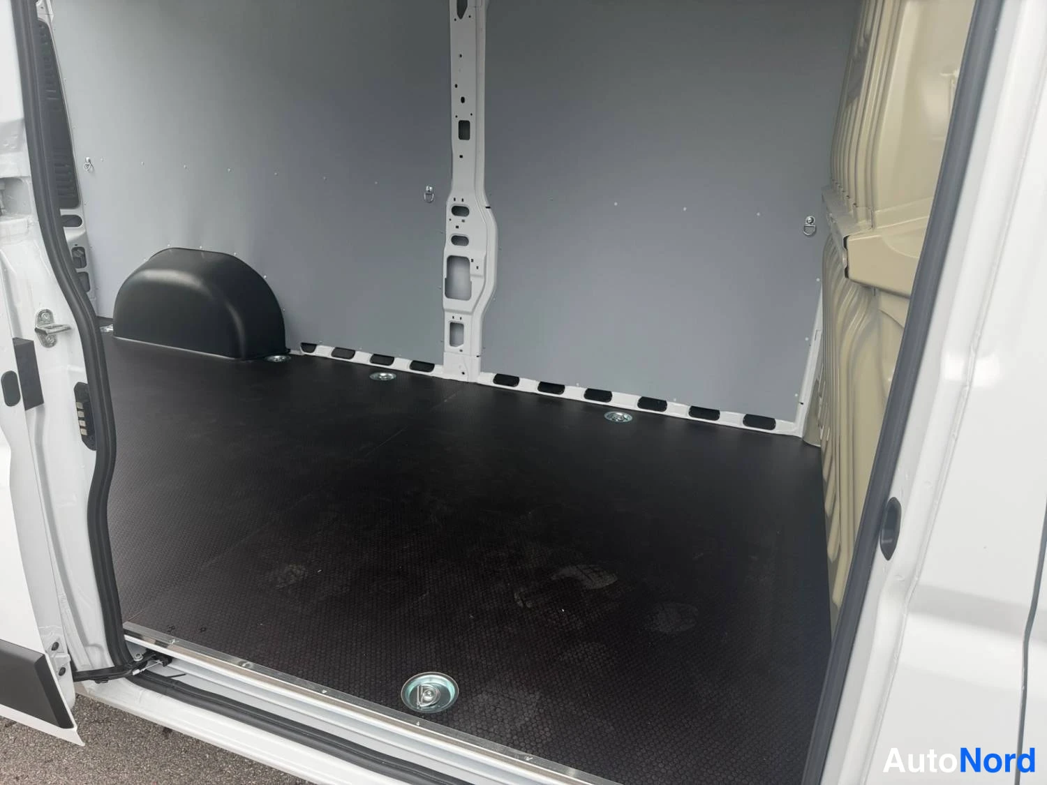 Valkoinen Fiat Ducato 2026, kuva 20