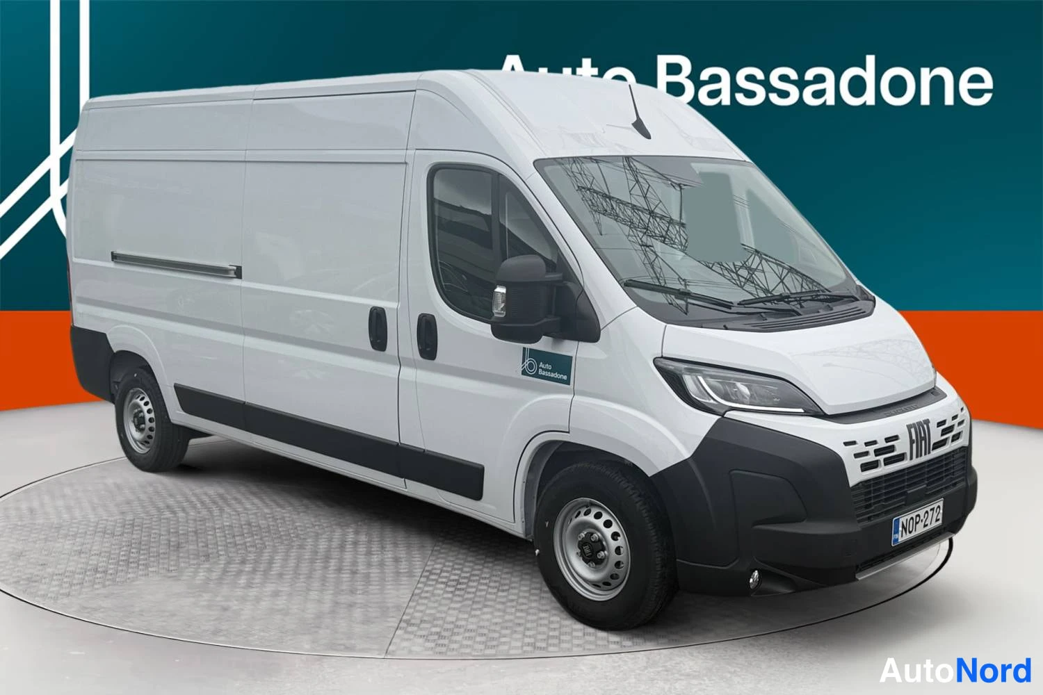 Valkoinen Fiat Ducato 2026, etuviisto, keula oikealle, kuva 3