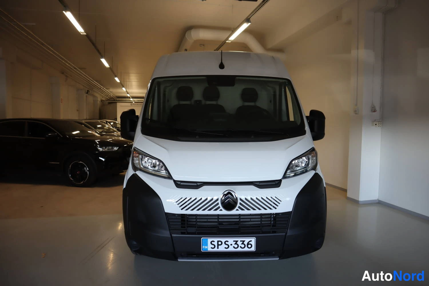 Valkoinen Citroen jumper 2024, edestä, kuva 3
