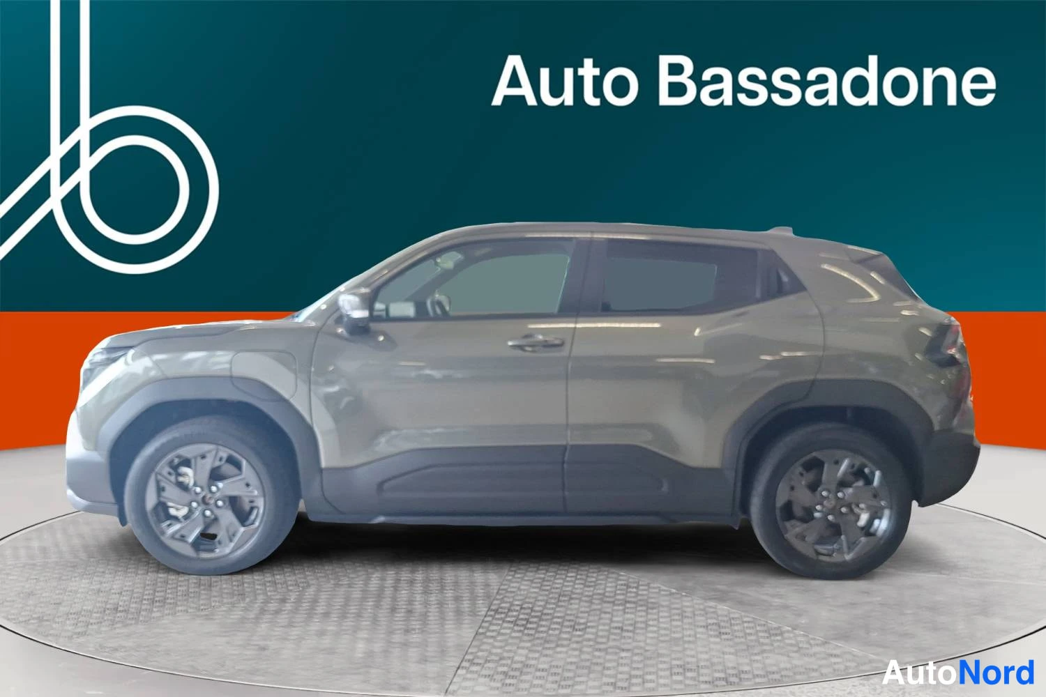 Harmaa Suzuki Vitara 2026, sivulta, kuva 4