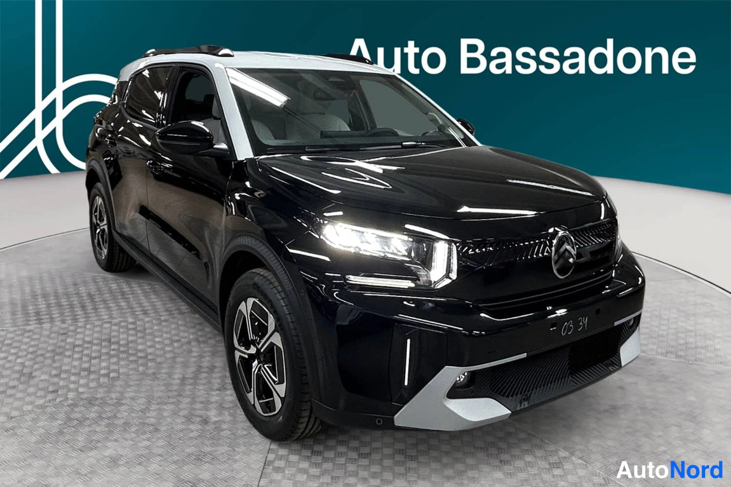 Musta Citroen E-c3 aircross 2026, etuviisto, keula oikealle, kuva 2