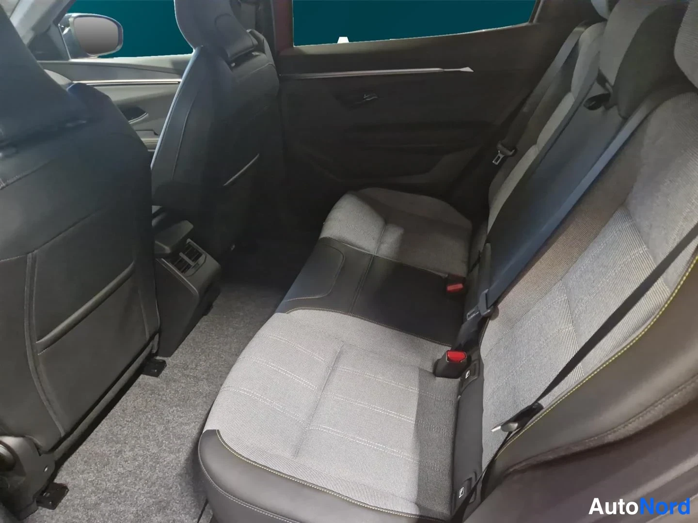 Punainen Renault Scenic E-Tech electric 2026, takaistuimet, kuva 12