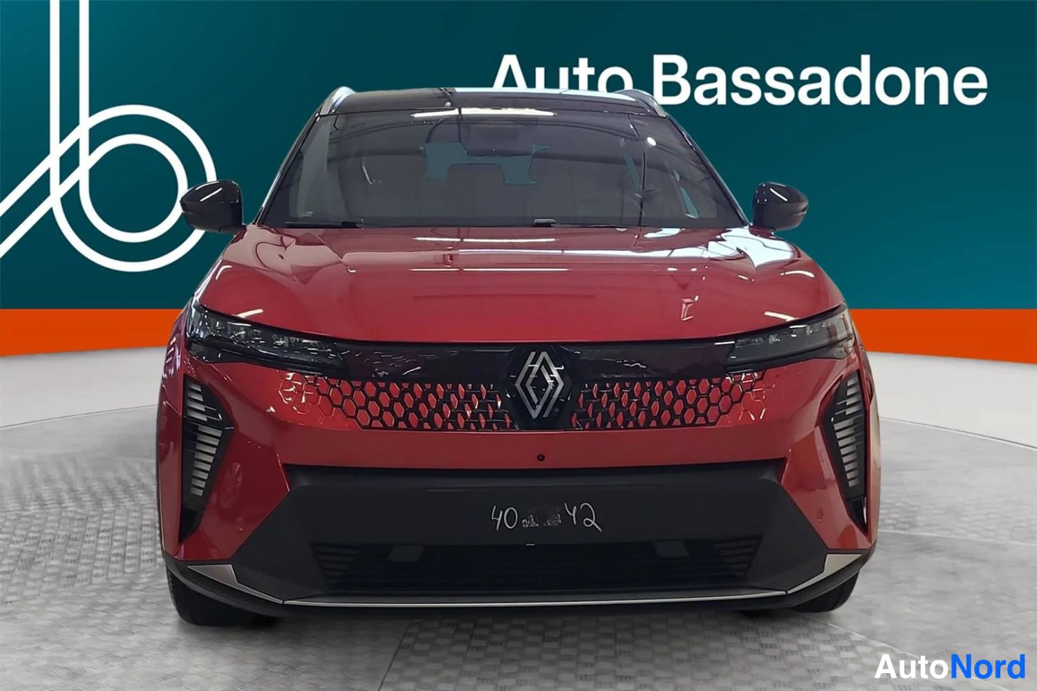 Punainen Renault Scenic E-Tech electric 2026, edestä, kuva 5