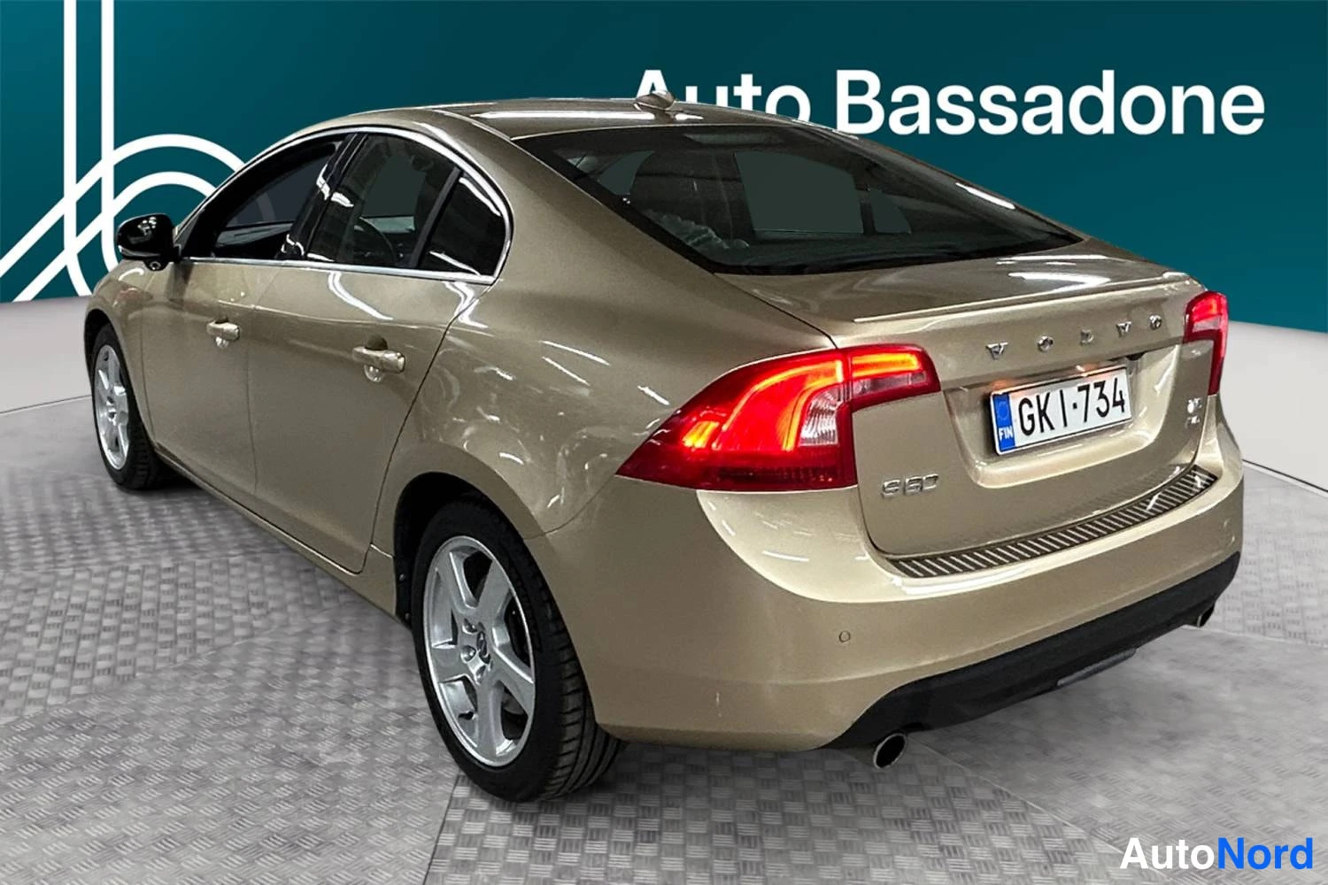 Beige Volvo S60 2012, takaviisto, kuva 5